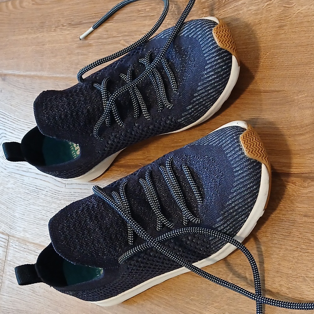 Native sneakers size 6